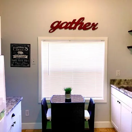Overlooking Downtown Dunedin Two Bedroom Apartment No Kids, No Pets Exterior photo