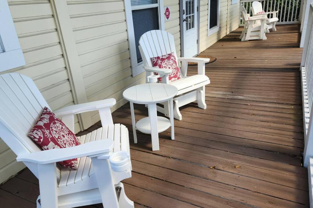 Overlooking Downtown Two Bedroom No Kids, No Pets Appartement Dunedin
